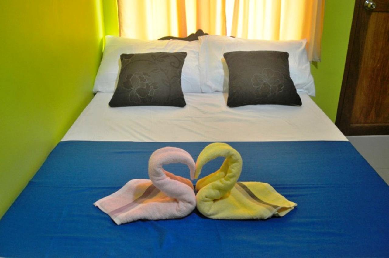 Amelia Homestay Пуэрто-Принцеса Экстерьер фото